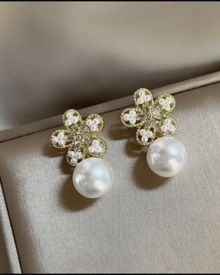 Crystal flower shape earnings