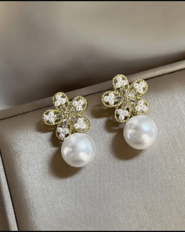 Crystal flower shape earnings