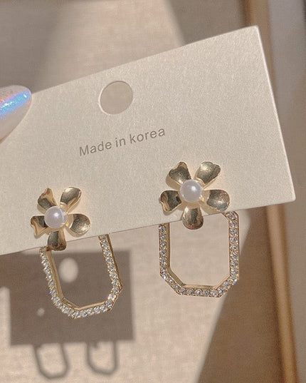 Three way flower pearl earnings