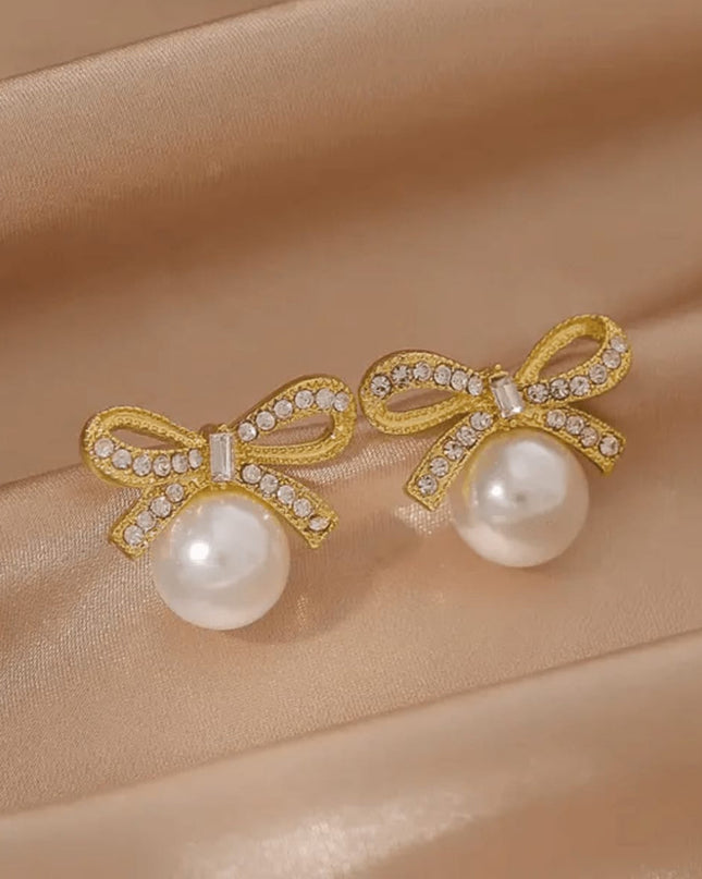 Bow pearl with diamond crystal earning