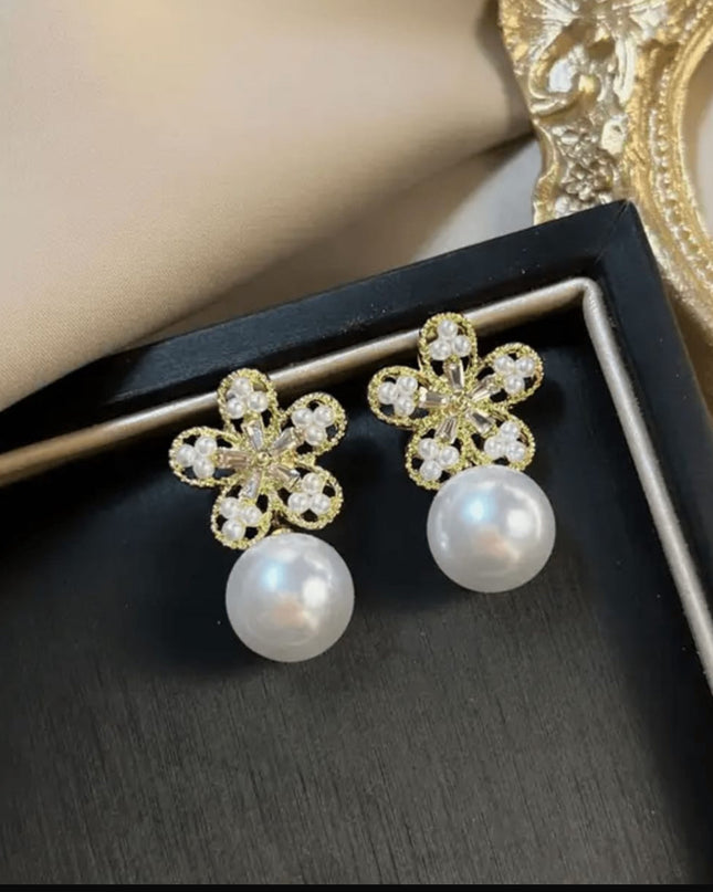 Crystal flower shape earnings