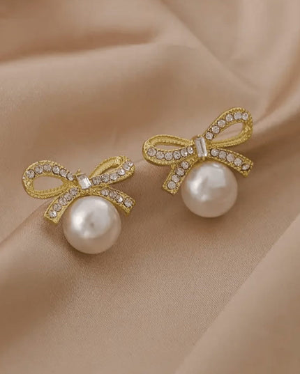 Bow pearl with diamond crystal earning