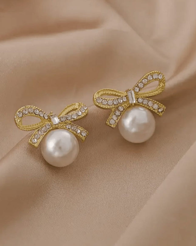 Bow pearl with diamond crystal earning